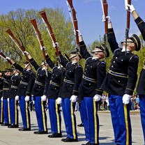 信仰的力量，广东自媒体达人解读仪仗兵退役时的礼宾枪情怀