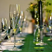 广东环保专家的绿色行动，烟花秀后的紫铜清理与资源回收