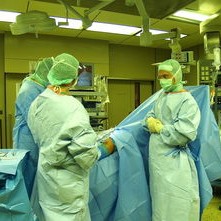 广东医院手术意外，导丝掉落血管，赔偿8千元引发社会关注