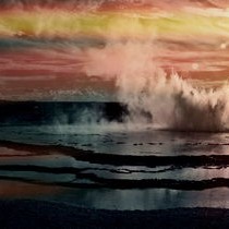 台风逼近香港，海水倒灌引发3米高喷泉奇观