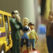 百岁童心未泯，广东百岁老人偷玩曾孙玩具，儿子温馨记录