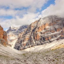 丽江旅游攻略：古城住宿与文化体验，玉龙雪山最佳路线与高原注意事项