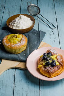 上海网红面包店的浪费现象，当日剩余面包被丢弃，引发社会关注